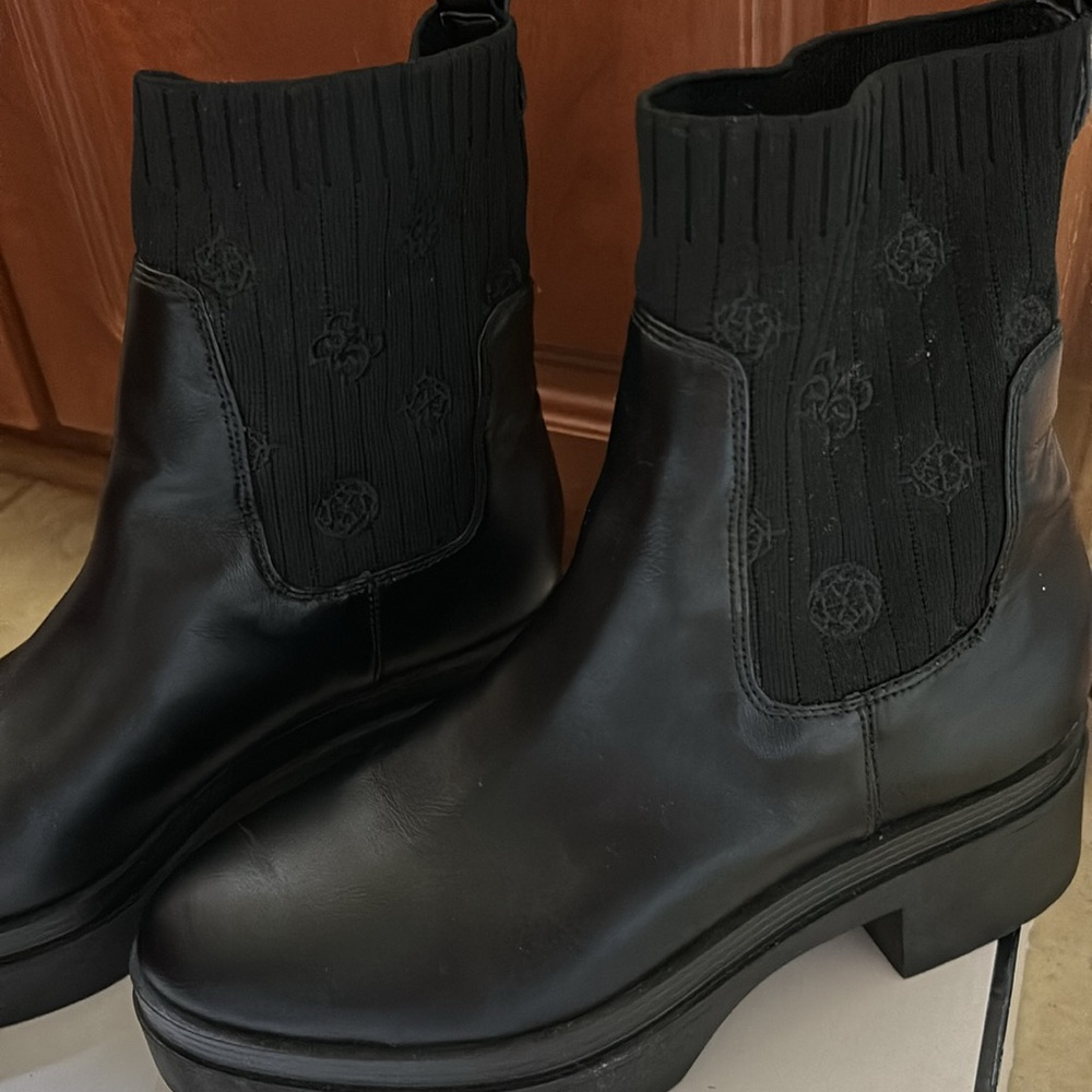 GUESS KEANNA Ankle Platform Boots Lug Sole Booties Black Faux Leather 8.5M